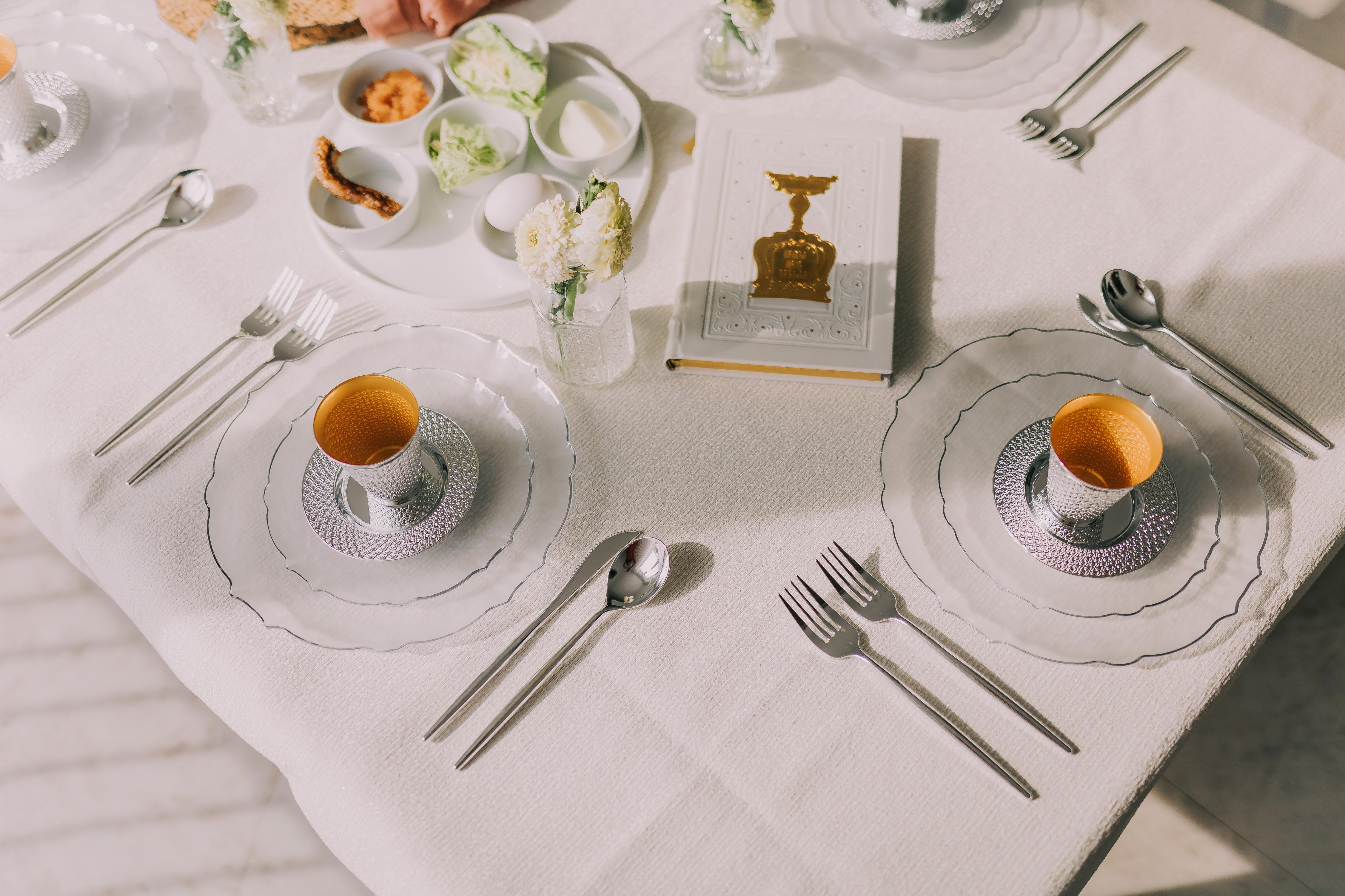 700 Piece Clear/Silver Petal Combo Set | Serves 100 Guests