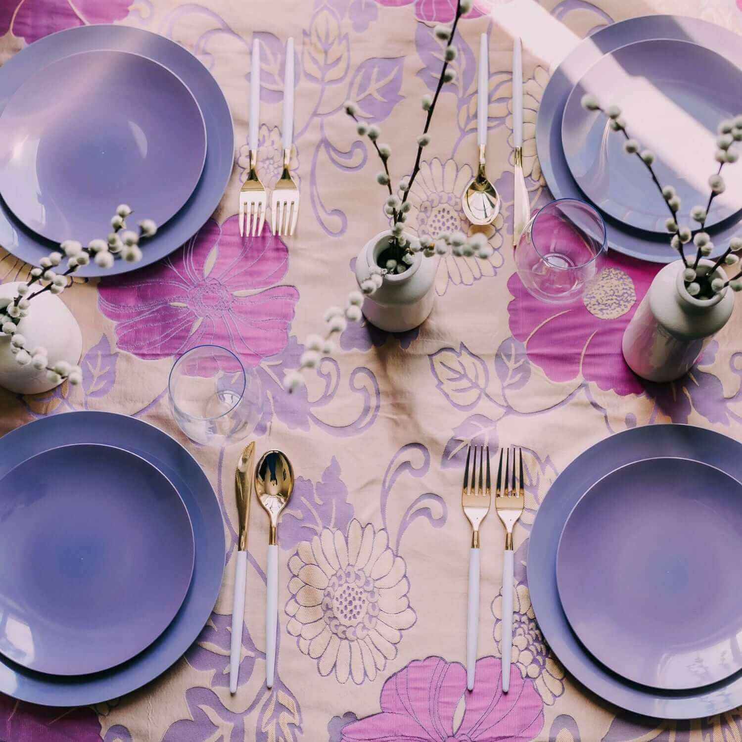 10" Purple Rose Design Plastic Plates (120 Count) - Yom Tov Settings