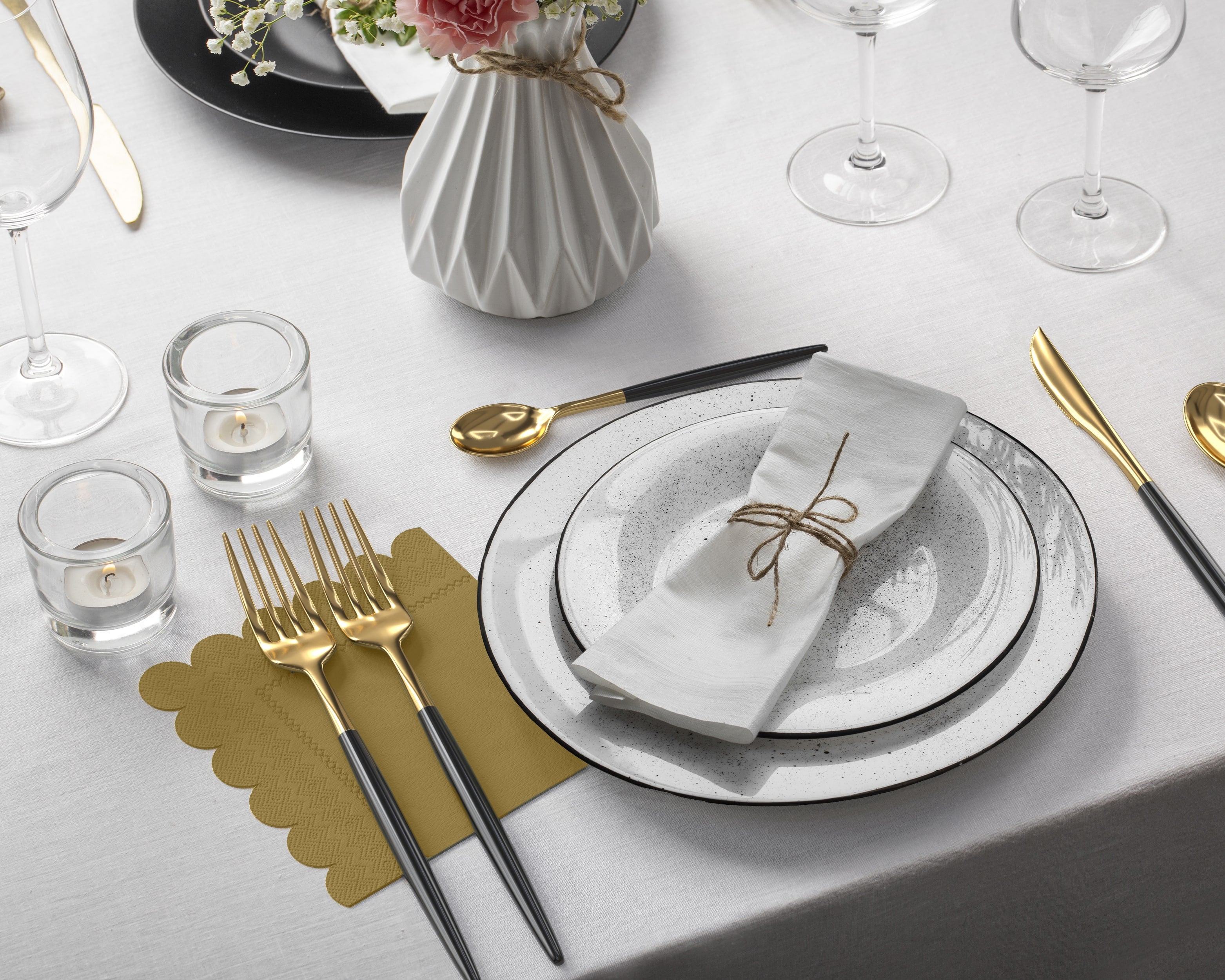 Gold Scallop Beverage Napkins | 100 Count