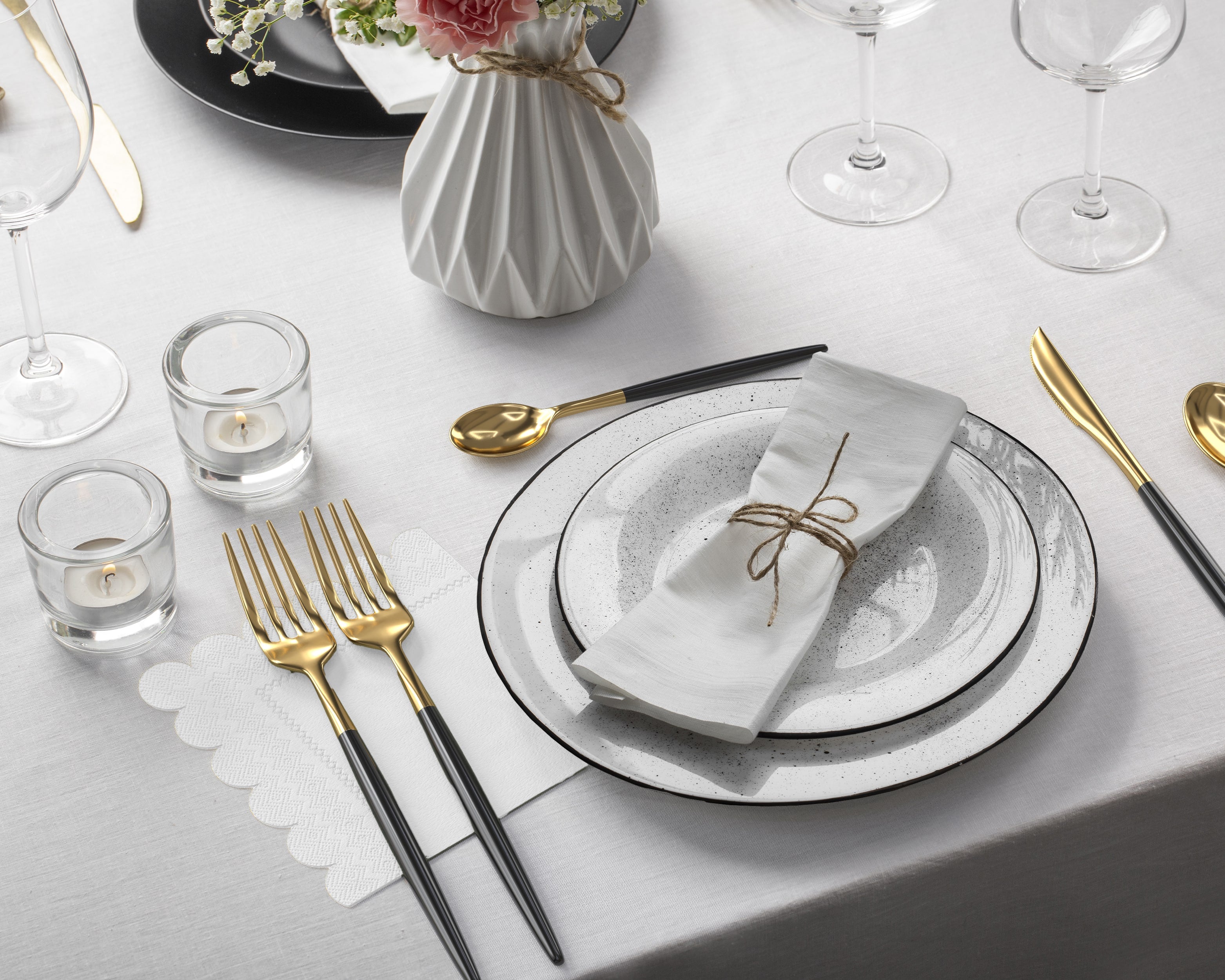 White Scallop Beverage Napkins | 100 Count