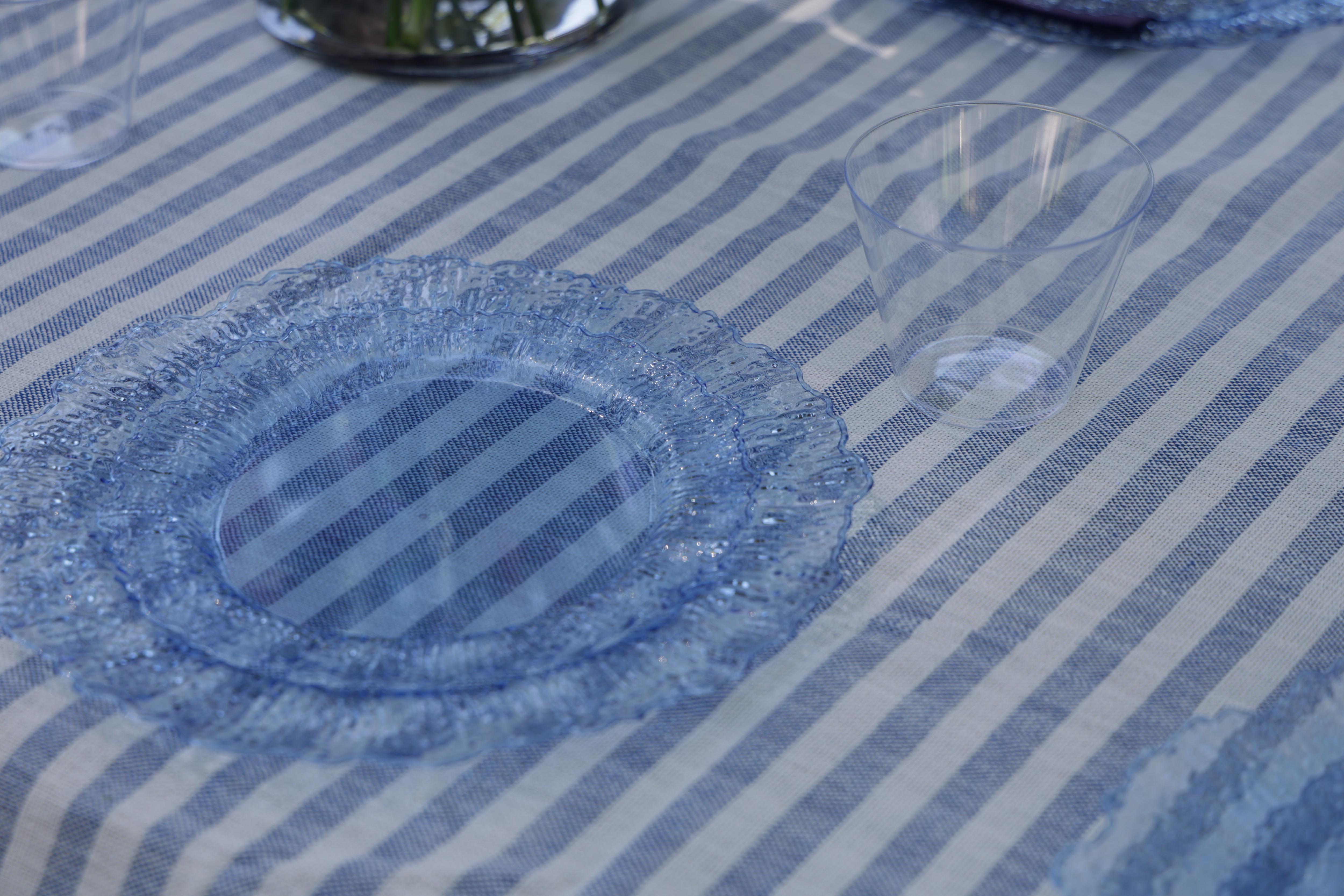 Service for 15 | The 4th of July Table