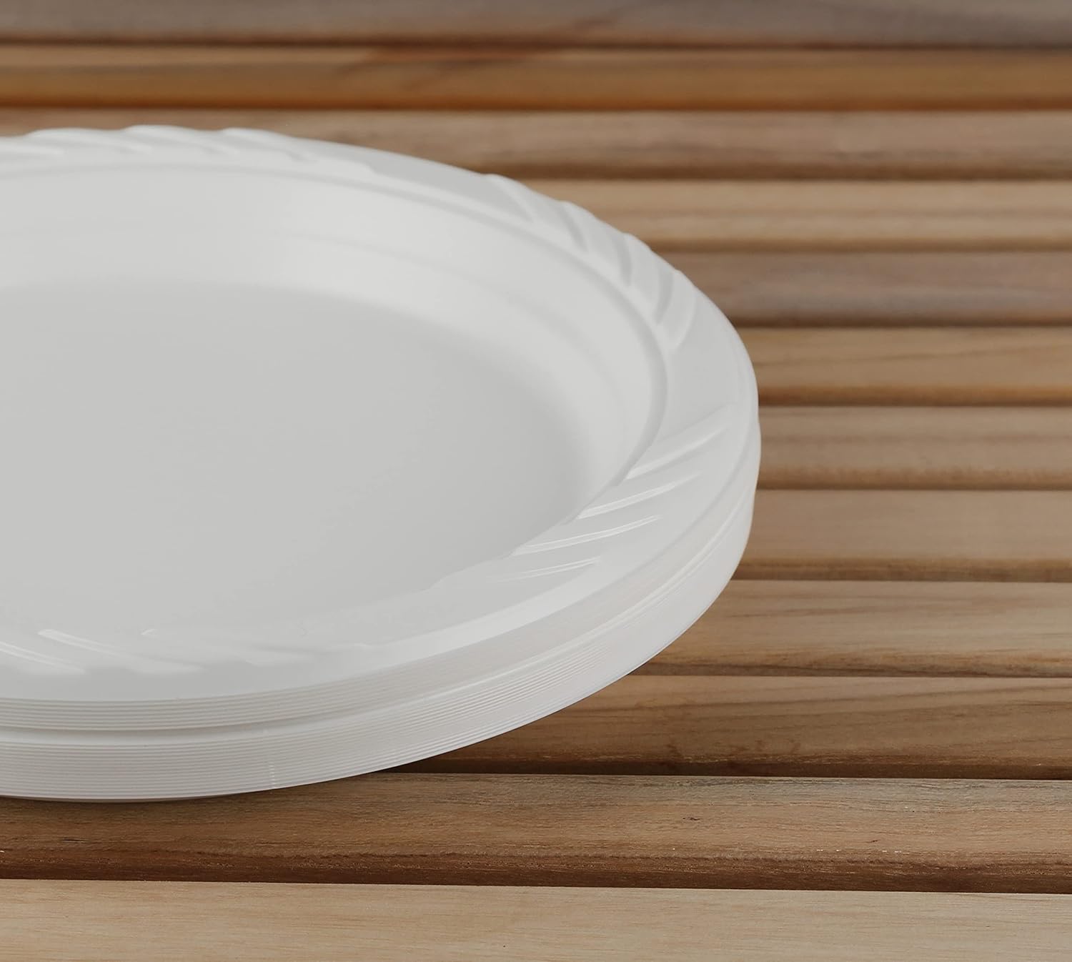 7 In. White Plastic Plates | 100 Count