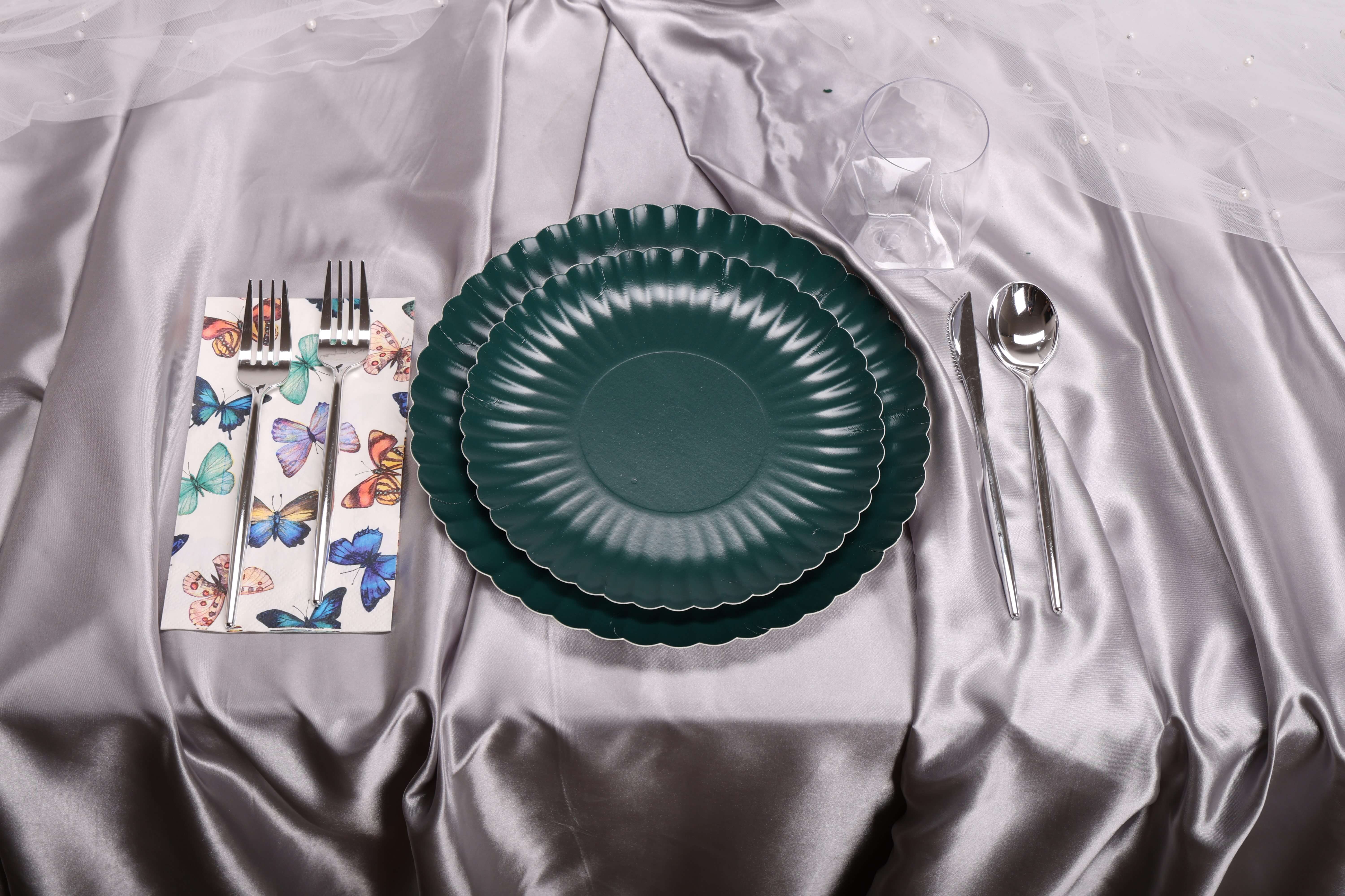 10.5 In. Scalloped Black Aqua Paper Plates | 200 Count