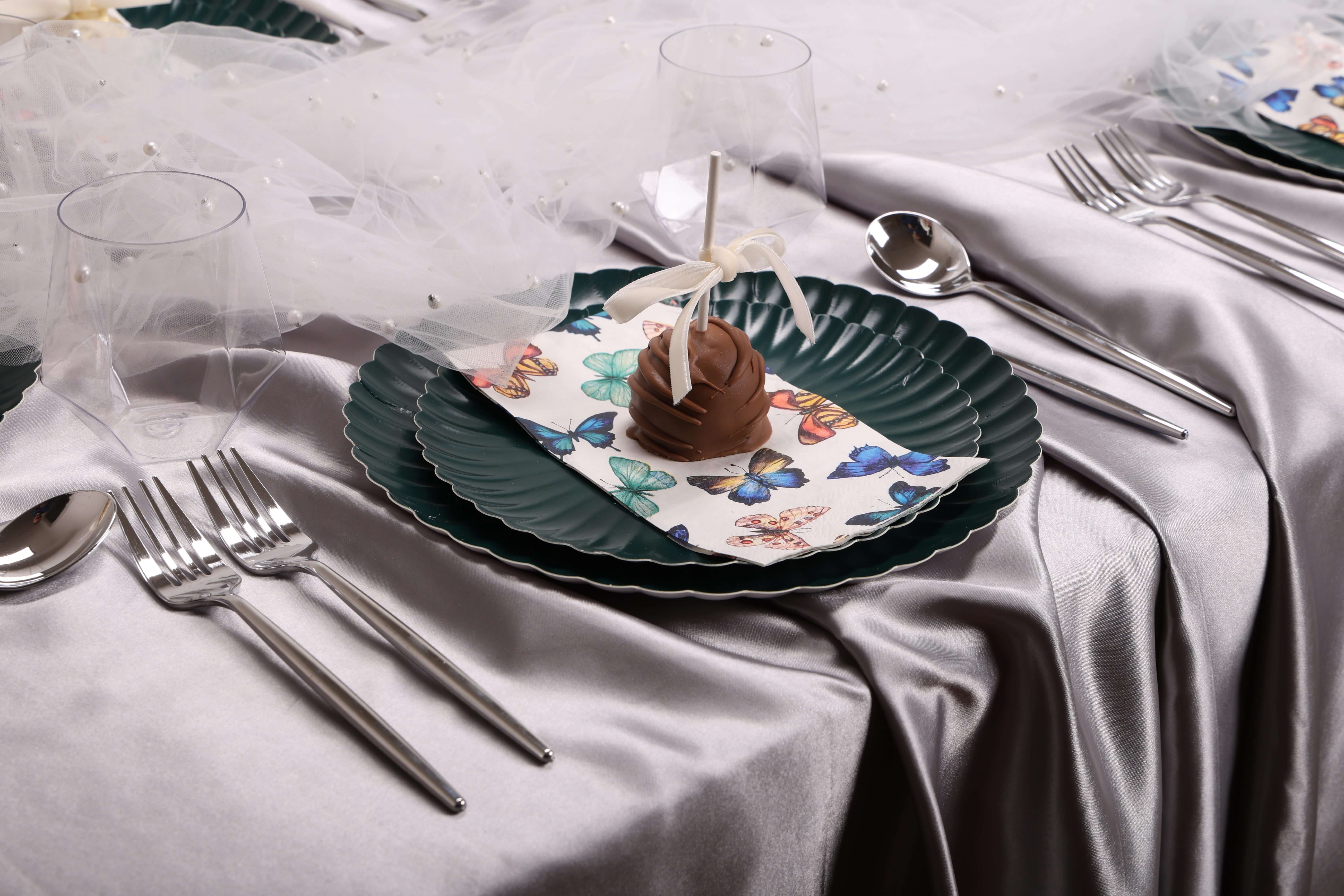 10.5 In. Scalloped Black Aqua Paper Plates | 200 Count