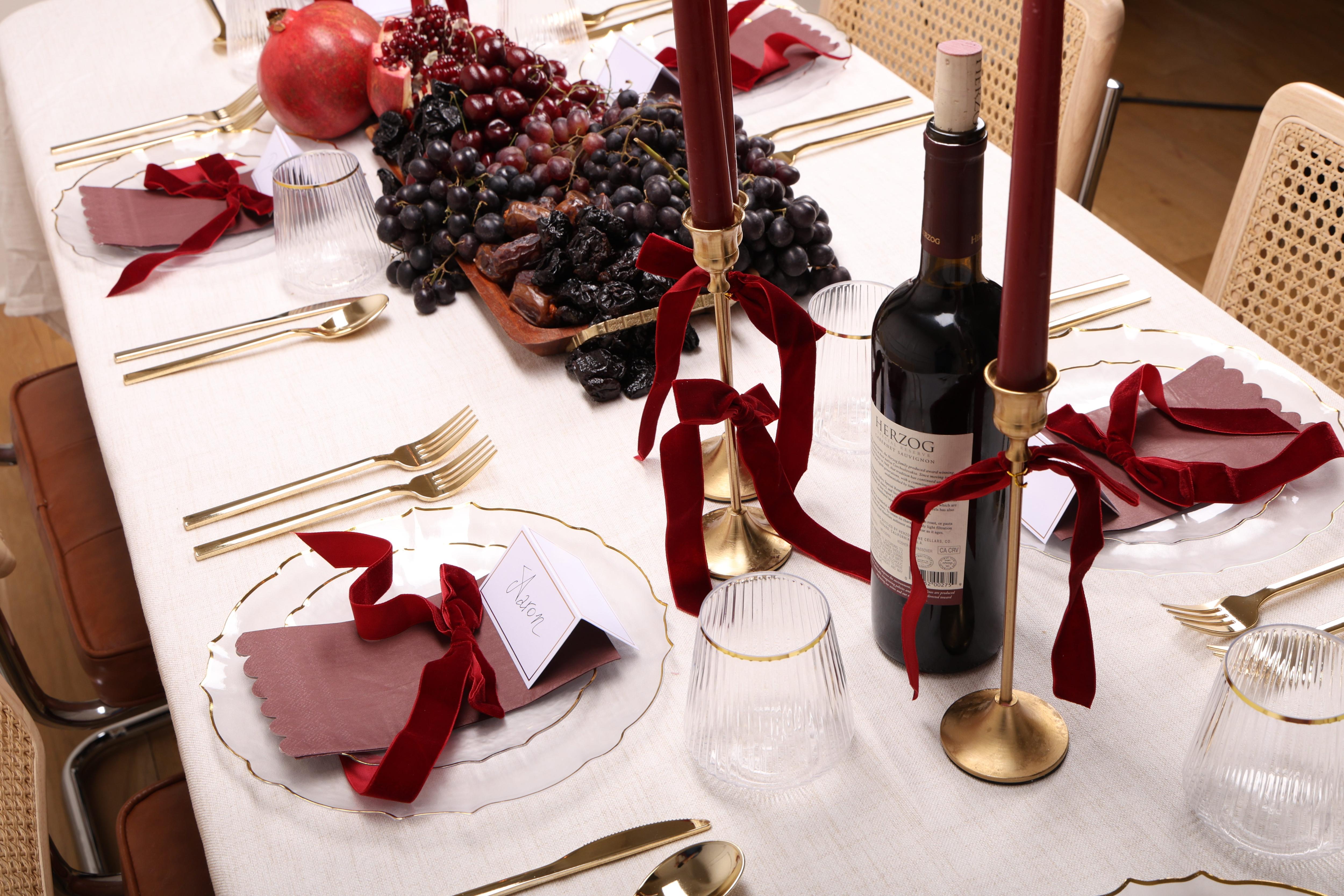 700 Piece Clear/Gold Petal Combo Set | Serves 100 Guests