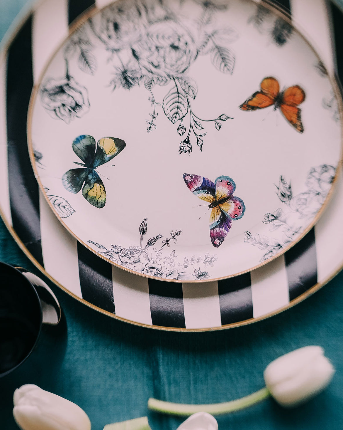 MTV YORAPS 皿 Elegant Disposable Plates & Plastic Dinnerware | Yom Tov Settings